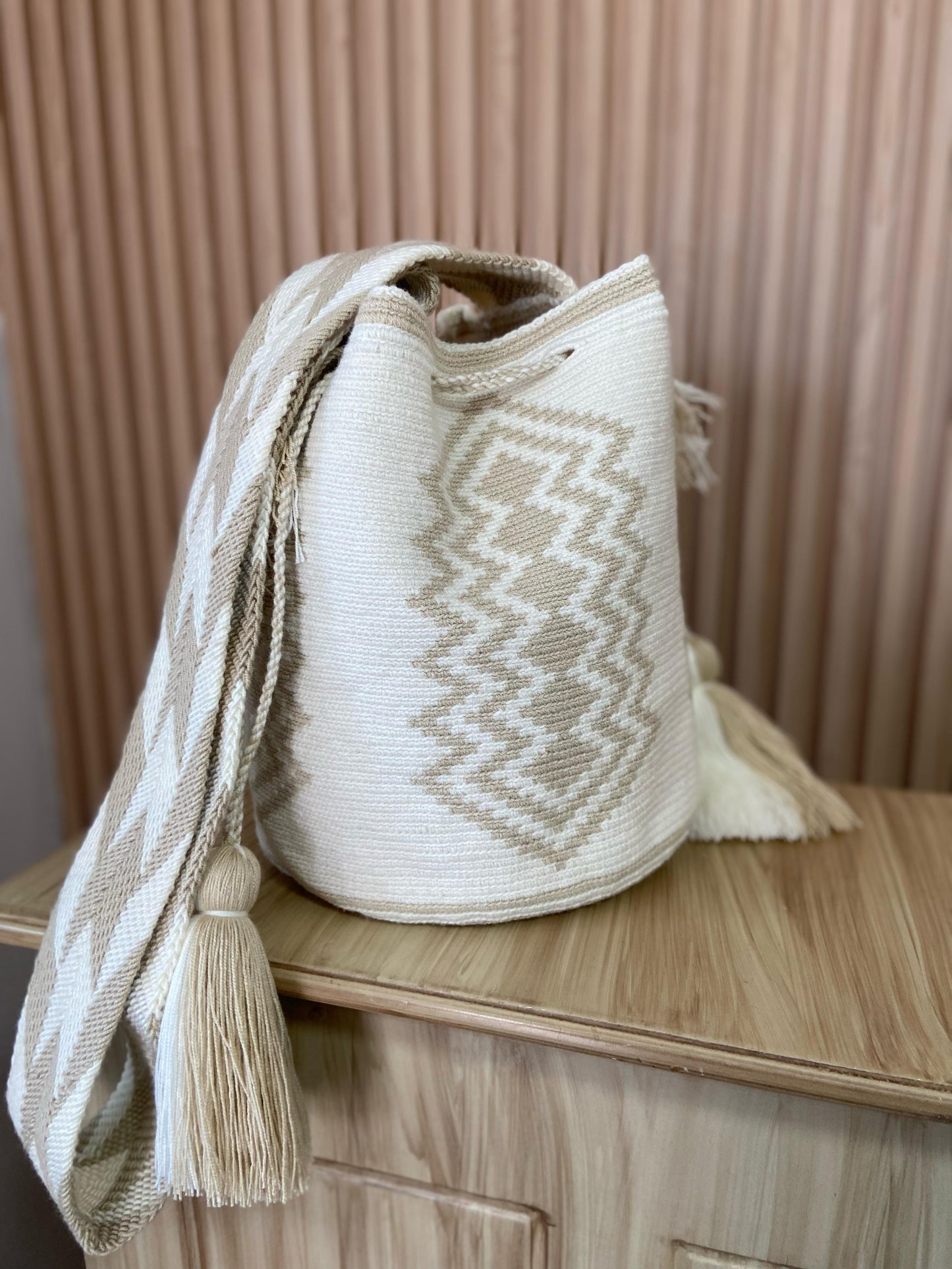AUTHENTIC Large WAYUU MOCHILA/bag neutral with design. Handmade 4