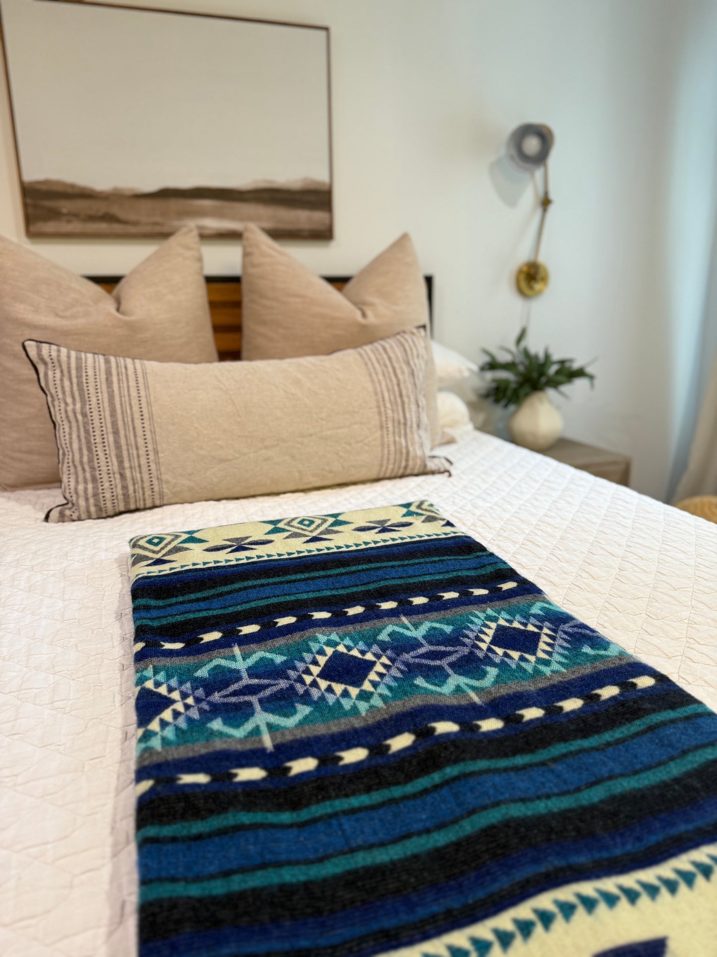 EXCLUSIVE HANDMADE ALPACA BLANKET. Queen size