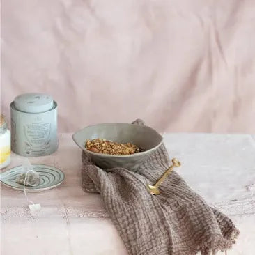 EMBOSSED STONEWARE DISH/SPOON REST