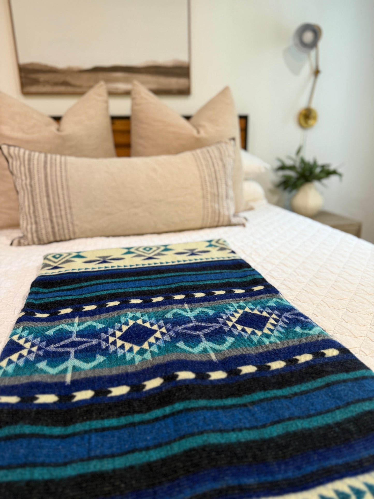 EXCLUSIVE HANDMADE ALPACA BLANKET. Queen size
