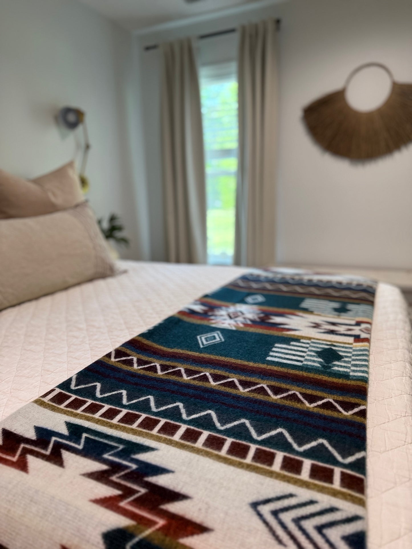 EXCLUSIVE HANDMADE ALPACA BLANKET. Queen size.