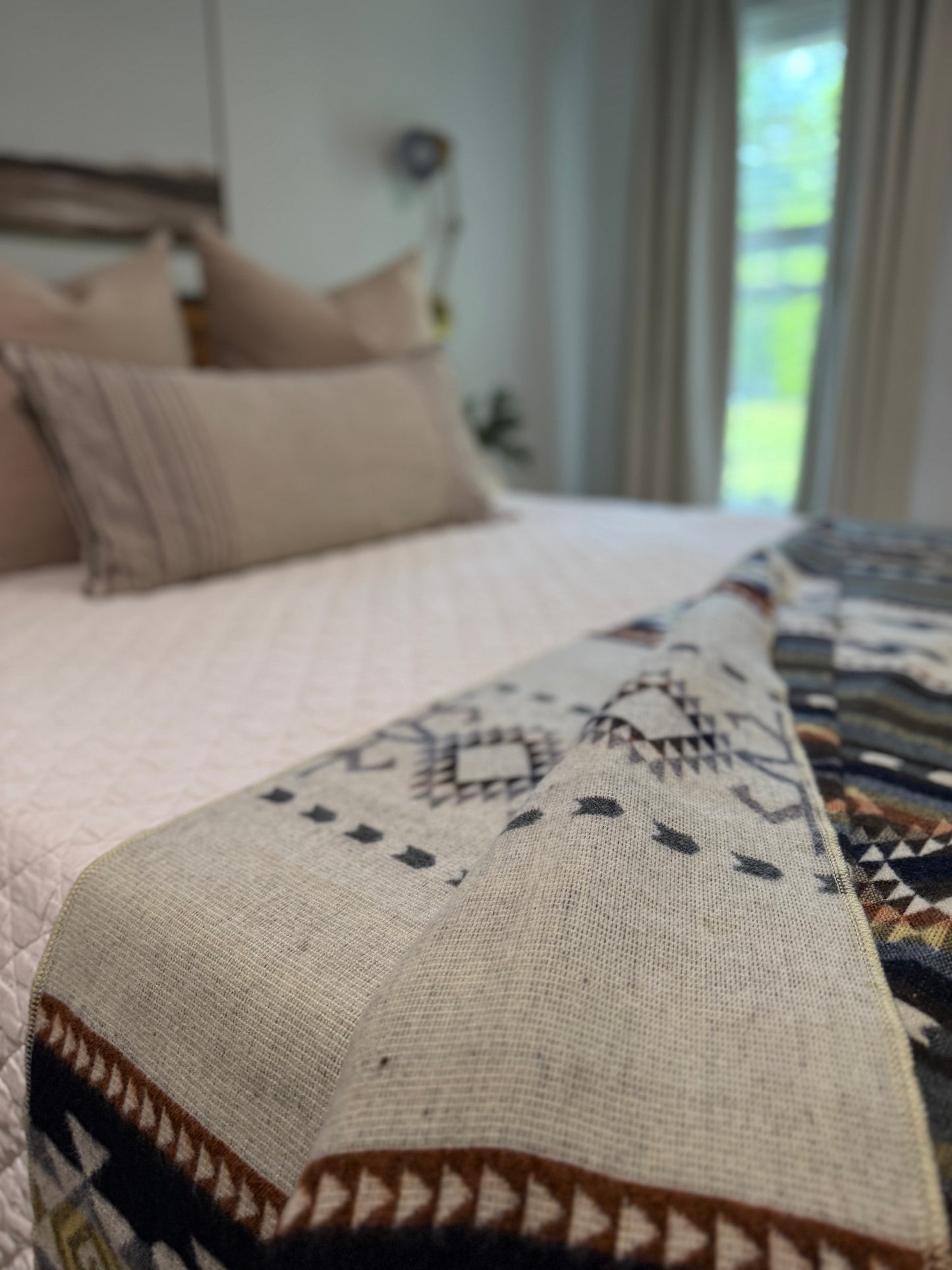 EXCLUSIVE Alpaca Blanket. Queen size. Neutrals