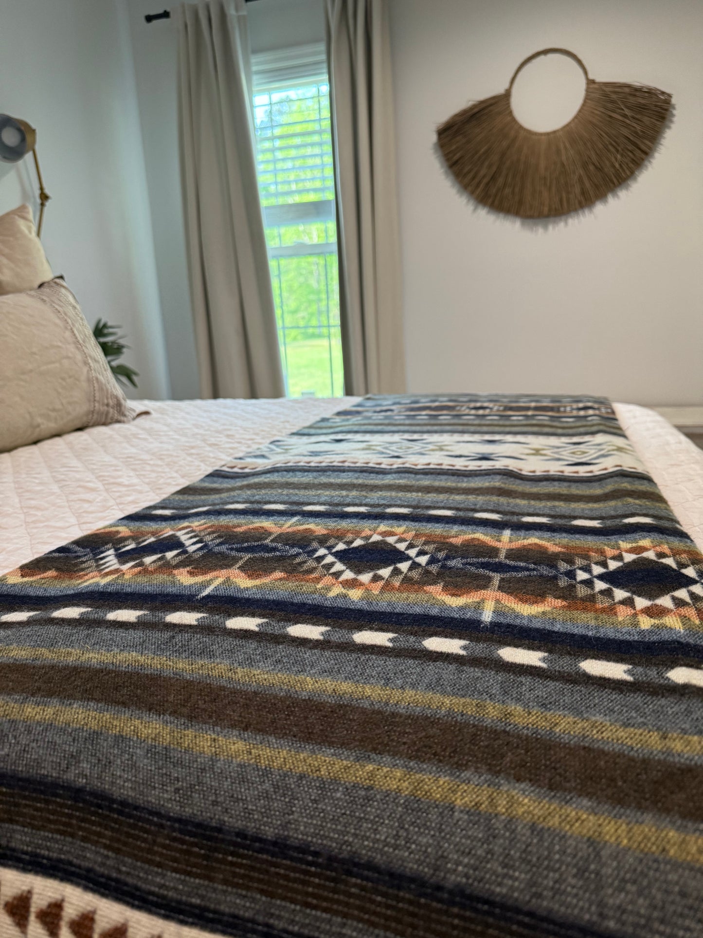 EXCLUSIVE Alpaca Blanket. Queen size. Neutrals