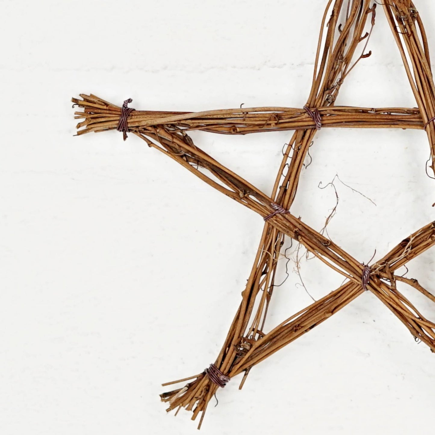 570313- 10IN ANGLE VINE TWIG STAR