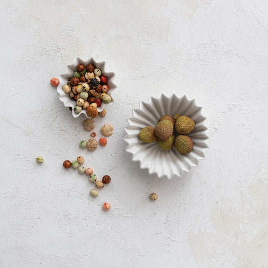 STONEWARE FLUTED BOWL, WHITE.