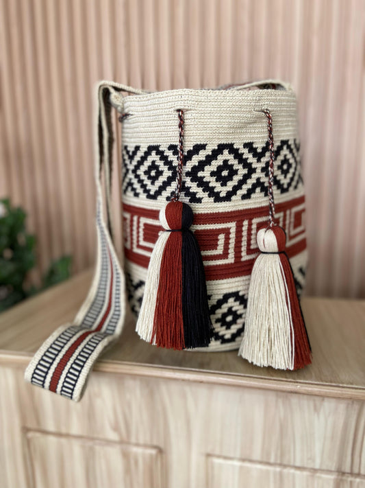 AUTHENTIC Large WAYUU MOCHILA/bag with design. Handmade 8