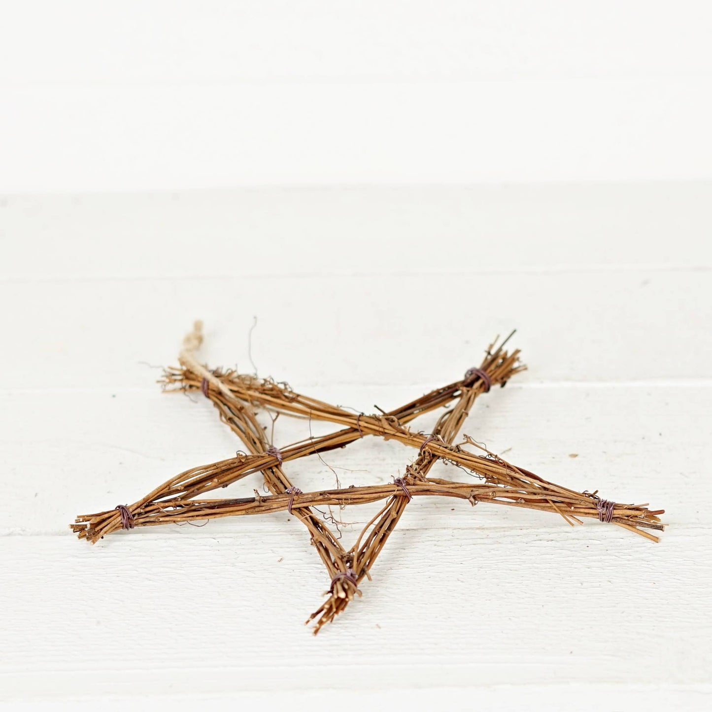 570313- 10IN ANGLE VINE TWIG STAR