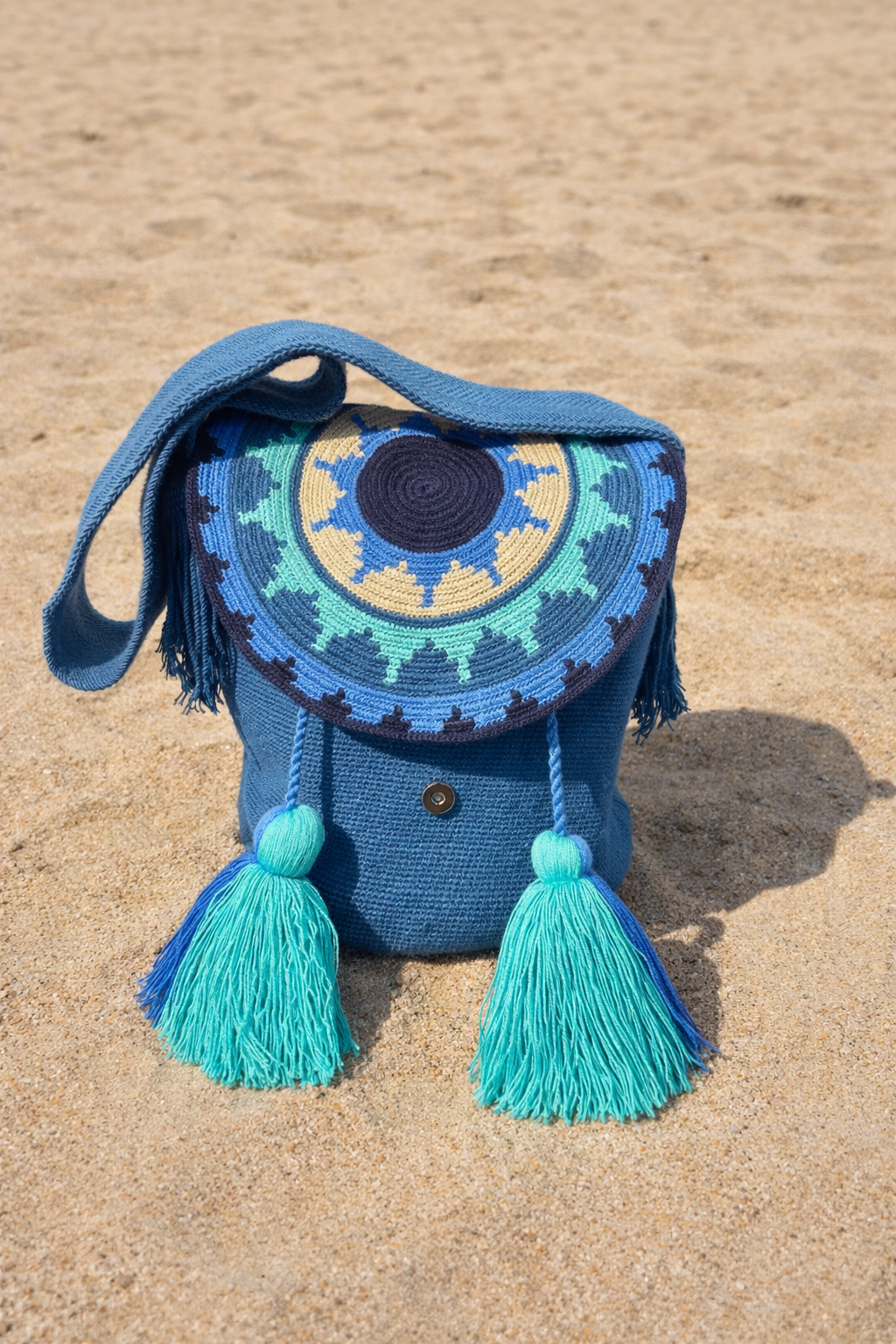 Authentic Exclusive HANDMADE Wayuu Mochila with tapa/ top