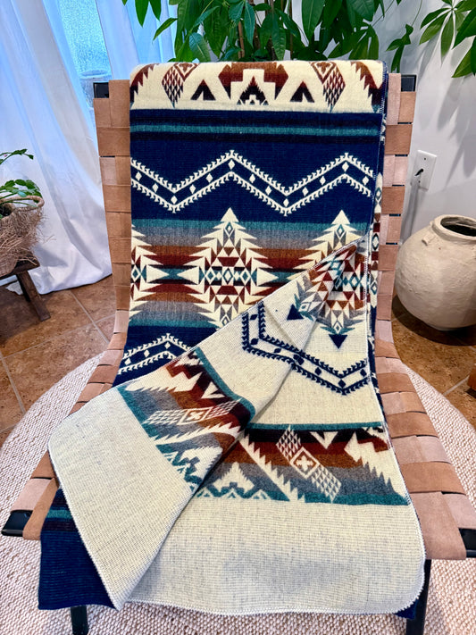 EXCLUSIVE HANDMADE ALPACA BLANKET- Queen size.