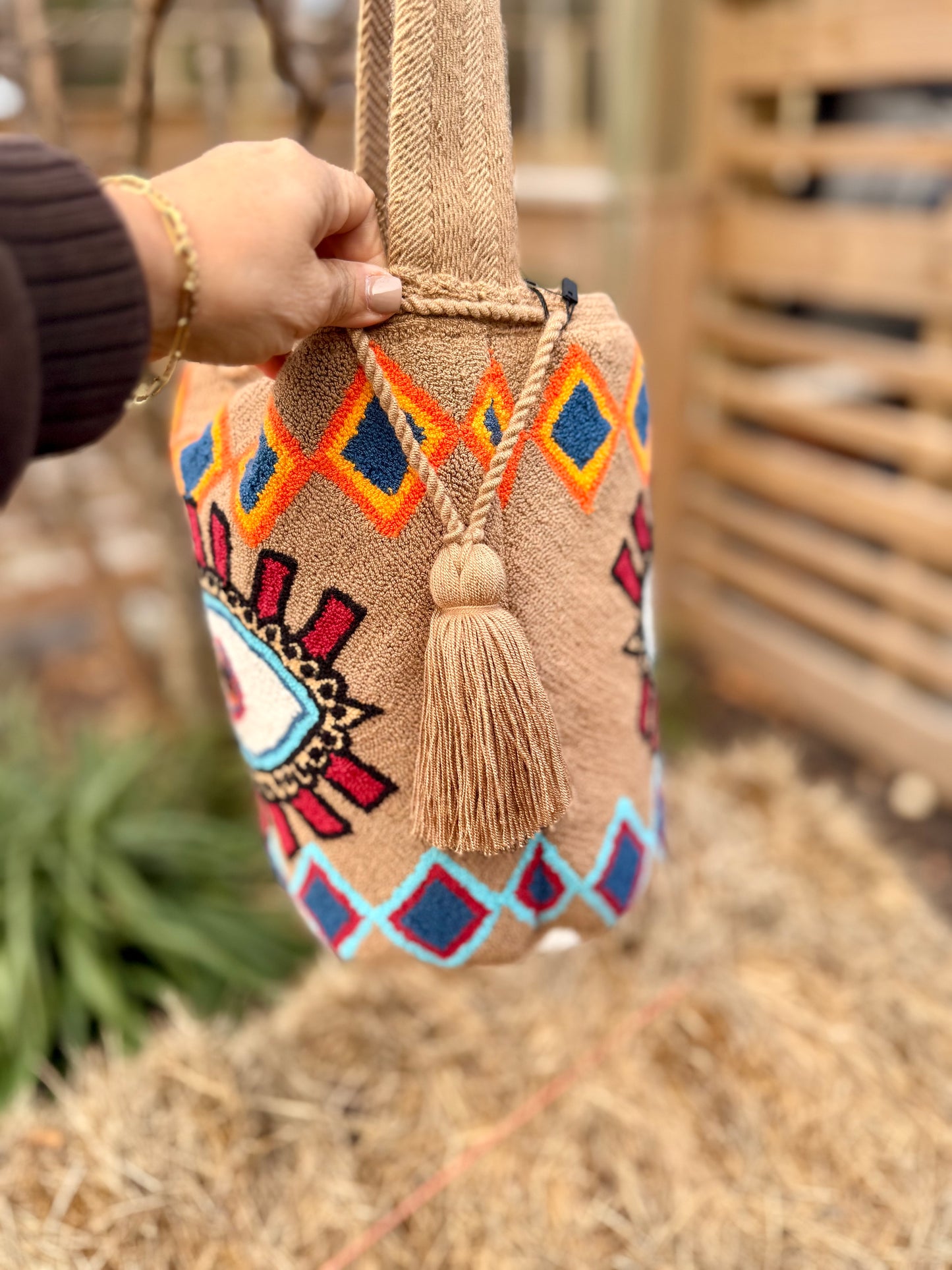 WAYUU Tapizada/ Punch Needle MOCHILA/ bag. Evil eye! Large