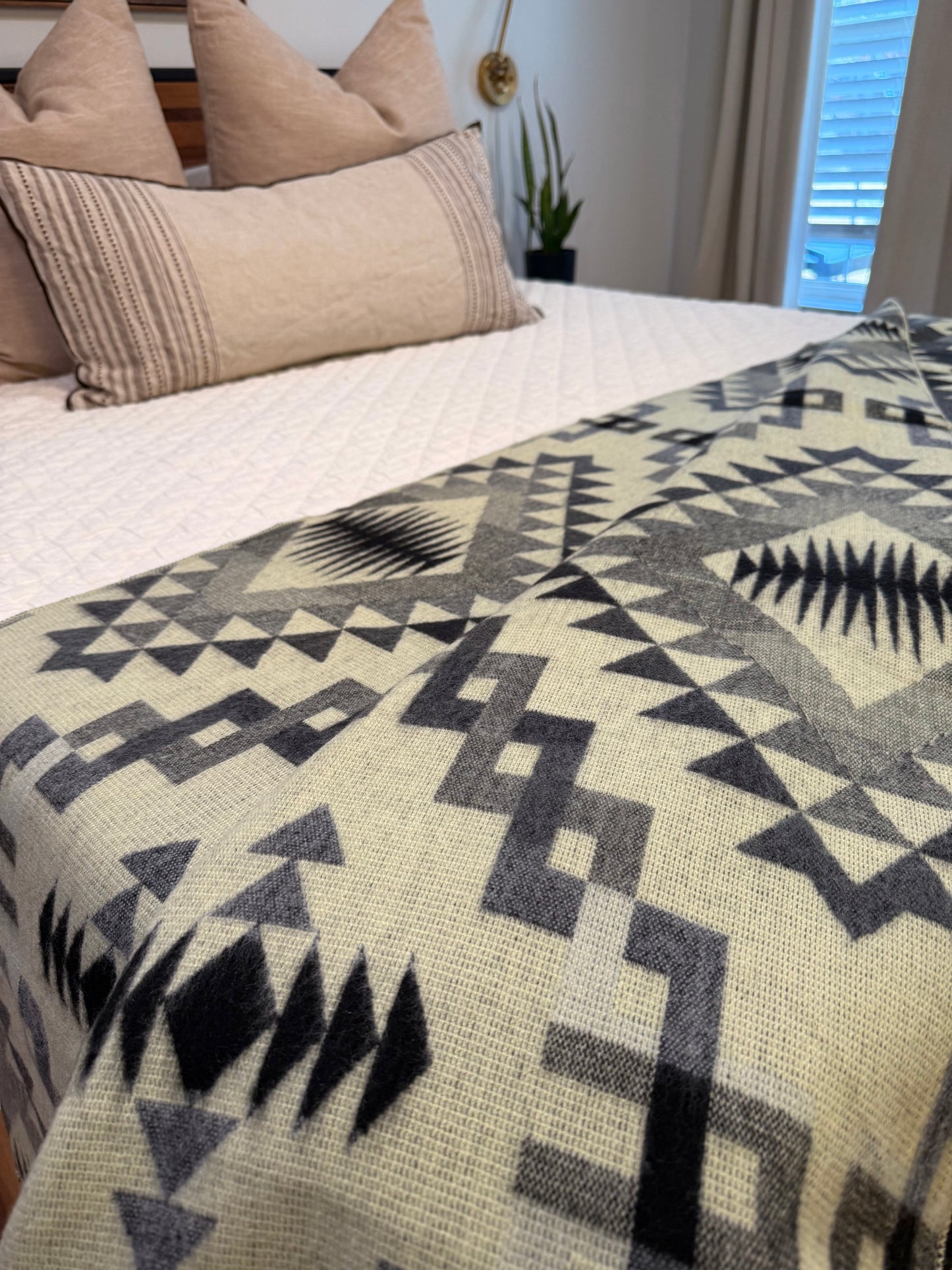 Exclusive Handmade Alpaca Blanket. Queen size. Neutrals