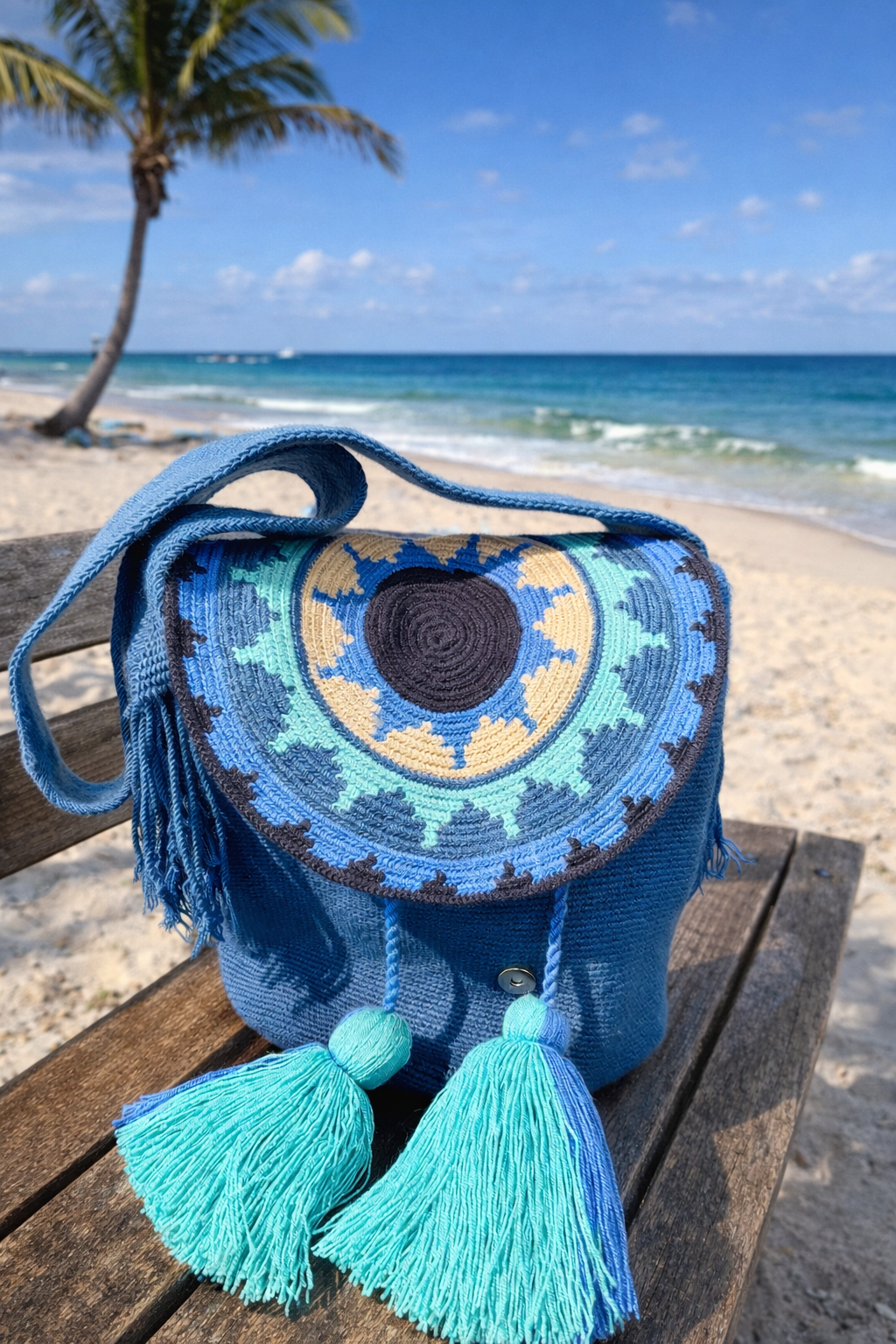 Authentic Exclusive HANDMADE Wayuu Mochila with tapa/ top