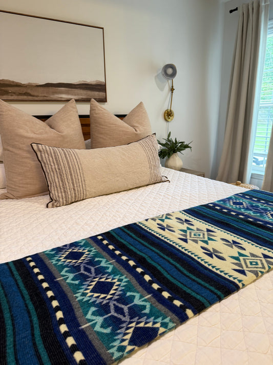 EXCLUSIVE HANDMADE ALPACA BLANKET. Queen size
