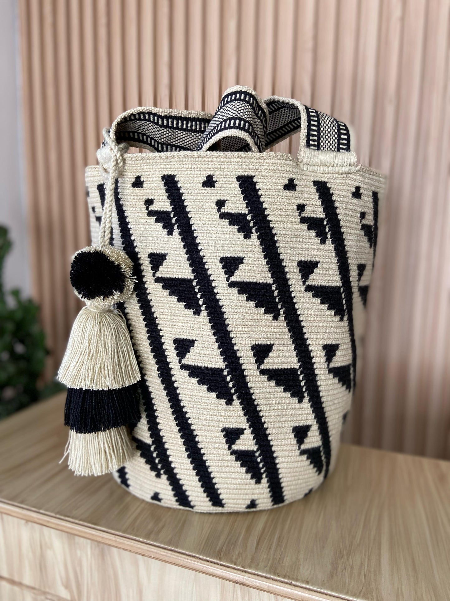 AUTHENTIC EXCLUSIVE Handmade WAYUU MOCHILON/ BAG.