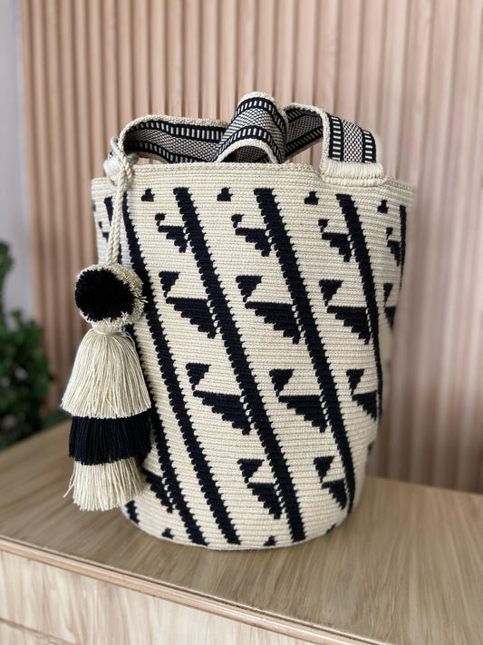 AUTHENTIC EXCLUSIVE Handmade WAYUU MOCHILON/ BAG.