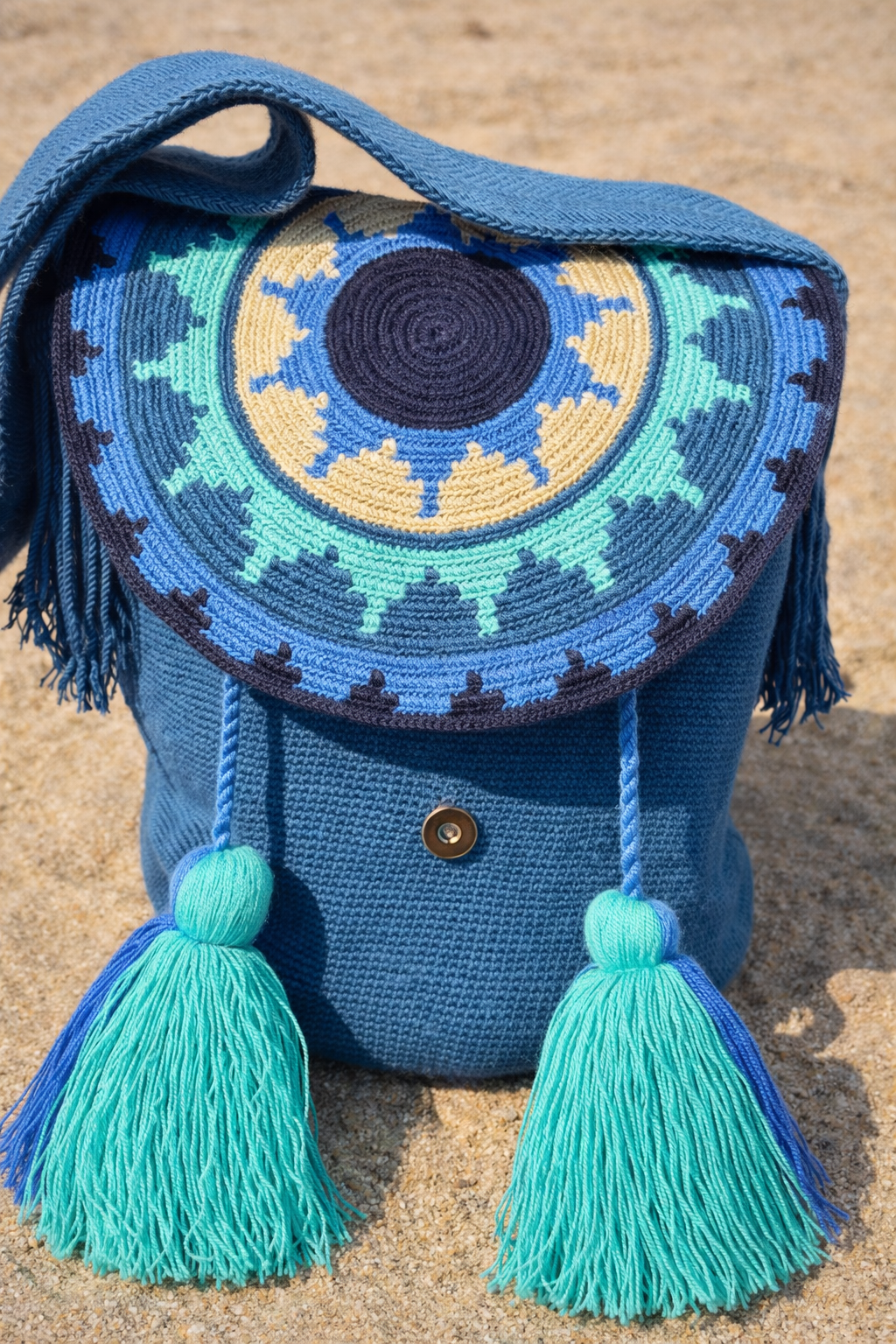 Authentic Exclusive HANDMADE Wayuu Mochila with tapa/ top