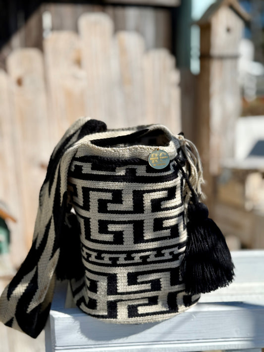 AUTHENTIC Exclusive HANDMADE Wayuu Mochila/ bag. Collection 100% handmade