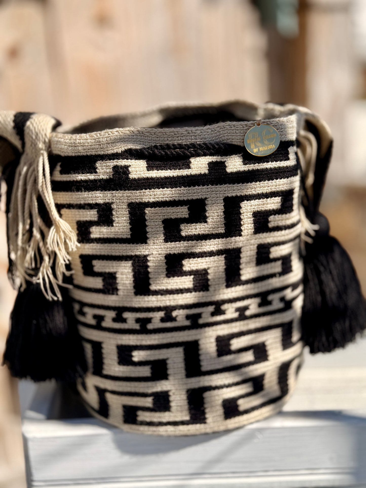 AUTHENTIC Exclusive HANDMADE Wayuu Mochila/ bag. Collection 100% handmade
