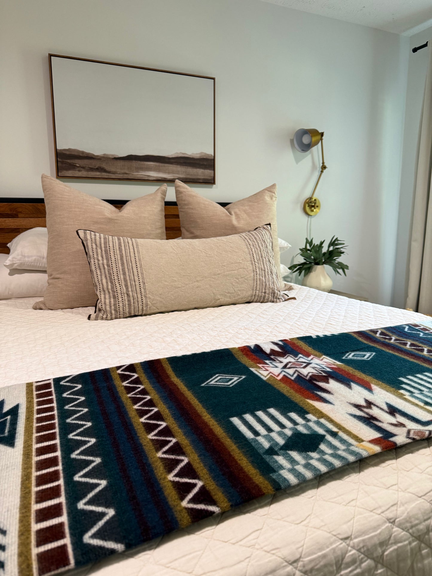 EXCLUSIVE HANDMADE ALPACA BLANKET. Queen size.