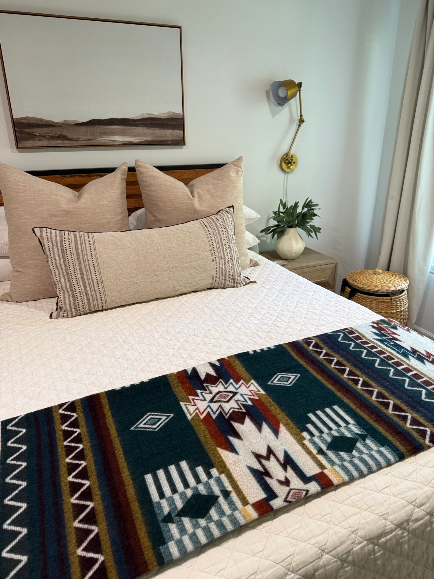 EXCLUSIVE HANDMADE ALPACA BLANKET. Queen size.