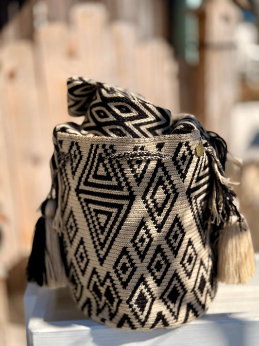 Authentic Exclusive HANDMADE Wayuu Mochila/ bag 2