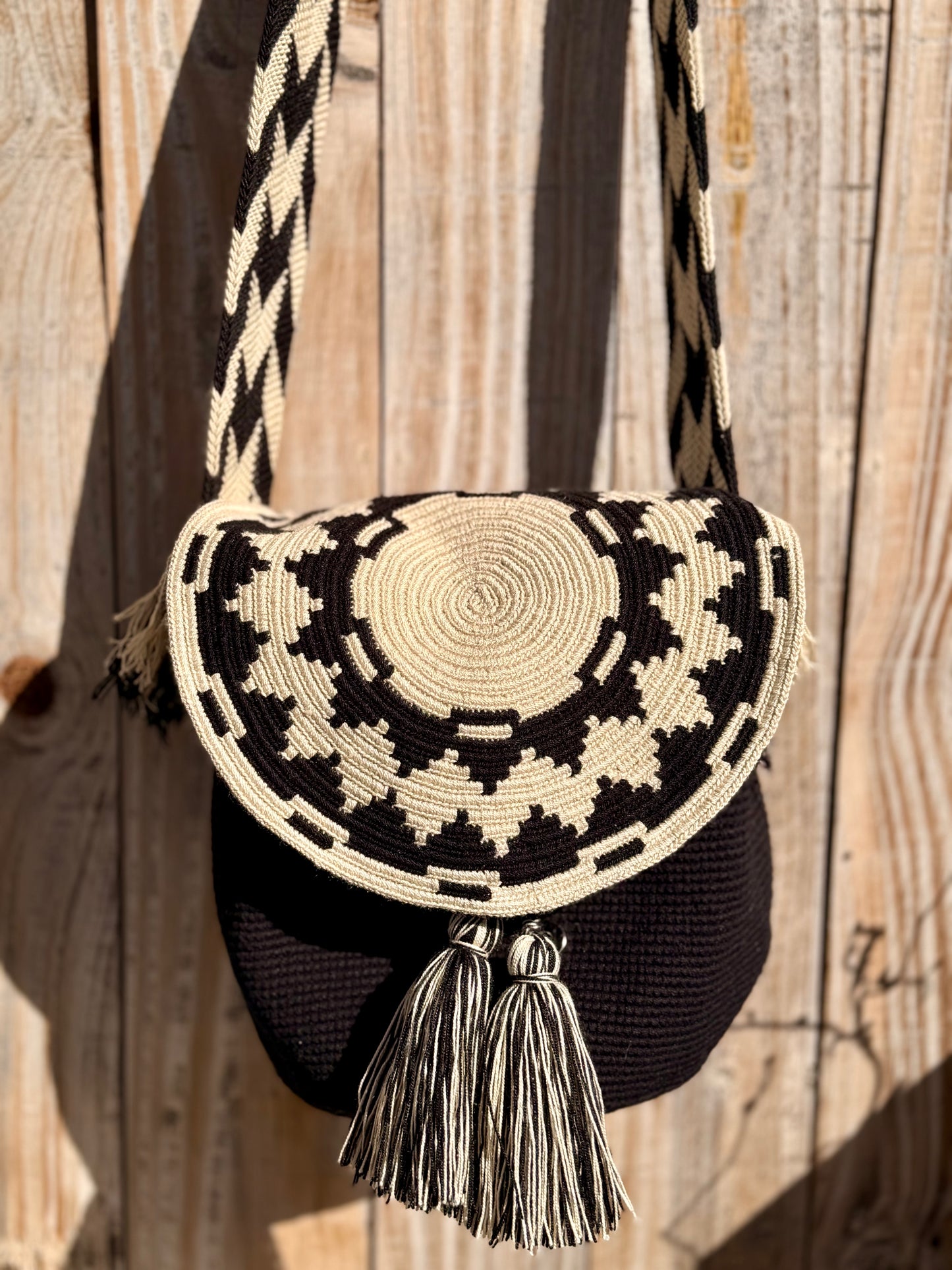 Authentic Exclusive HANDMADE Wayuu Mochila with tapa/ bag 3